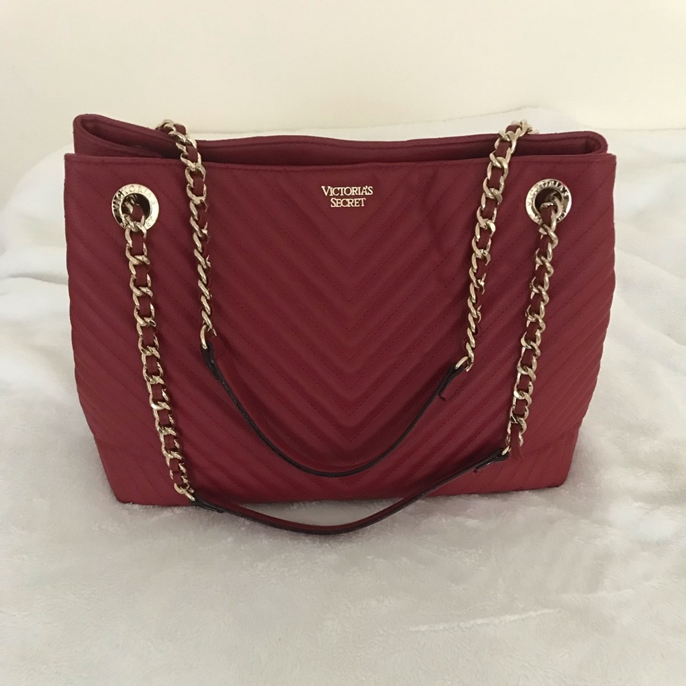 Victoria’s Secret chevron quilted tote bag in red